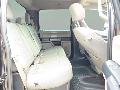 Used 2019 Ford F250 XLT w/ XLT Premium Package image 17