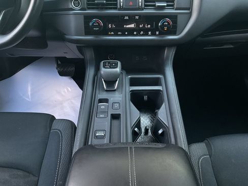 Used 2024 Nissan Pathfinder S FWD image 14