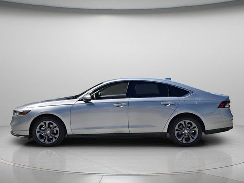 Used 2023 Honda Accord EX image 3