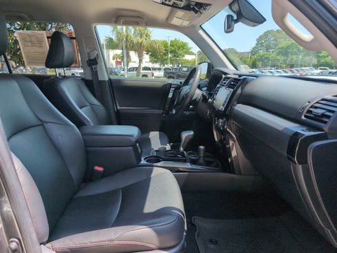 Certified 2022 Toyota 4Runner TRD Off-Road Premium AWD/4WD image 31