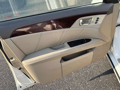 Used 2010 Toyota Avalon Limited FWD image 18