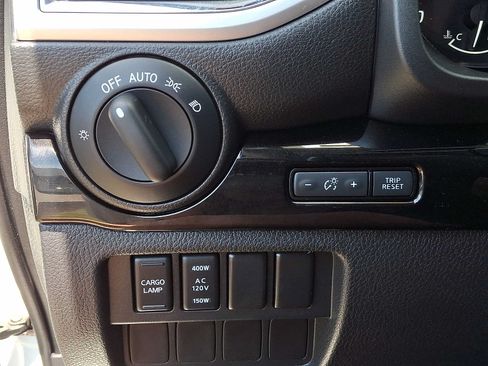Used 2021 Nissan Titan SV w/ SV Convenience Package AWD/4WD image 26