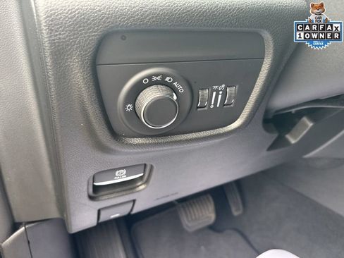 Used 2023 Jeep Grand Cherokee Laredo AWD/4WD image 16