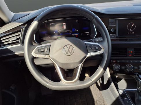 Used 2023 Volkswagen Jetta SE image 13