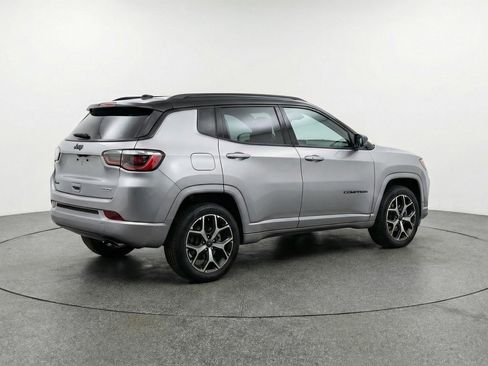Used 2025 Jeep Compass Limited AWD/4WD image 6