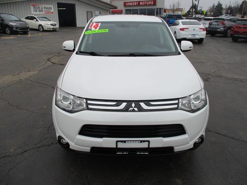 Used 2014 Mitsubishi Outlander GT image 2