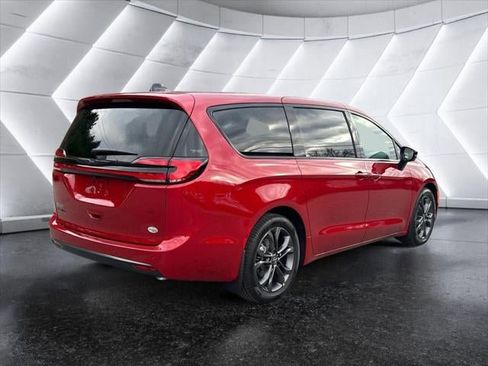 New 2026 Chrysler Pacifica Select image 22