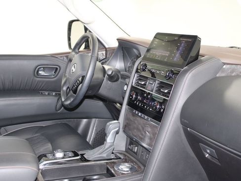 Used 2024 Nissan Armada Platinum w/ Captain's Chairs Package image 32