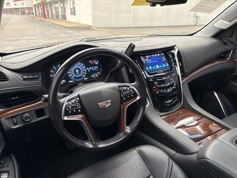 Used 2019 Cadillac Escalade Premium Luxury image 28