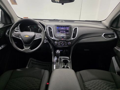 Used 2020 Chevrolet Equinox LT image 2