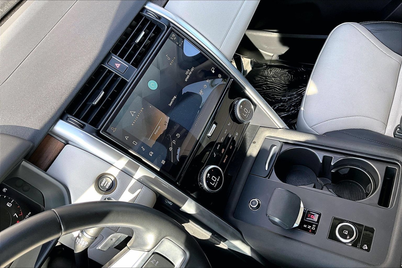 Used 2025 Land Rover Discovery Dynamic SE AWD/4WD image 31