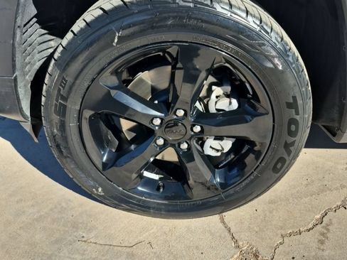 Certified 2023 Jeep Grand Cherokee L Laredo AWD/4WD image 9