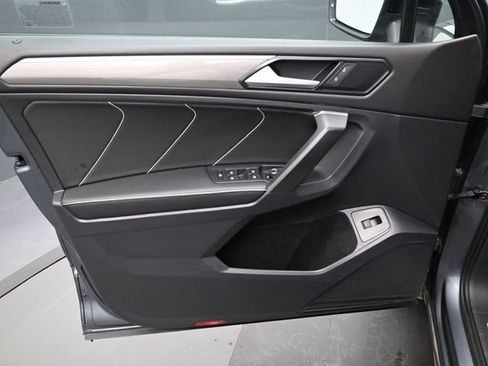 Used 2022 Volkswagen Tiguan SE R-Line image 11