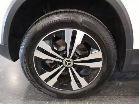 Used 2024 Mercedes-Benz GLA 250 4MATIC image 11