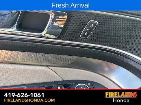Used 2018 Ford Explorer XLT w/ Equipment Group 202A FWD image 24