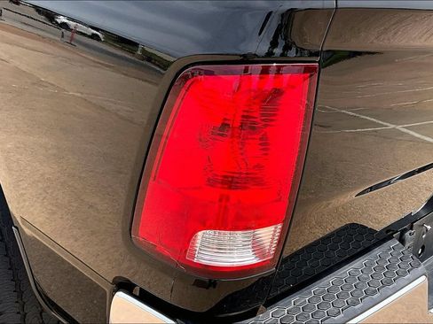 Used 2019 RAM 1500 Classic SLT AWD/4WD image 26