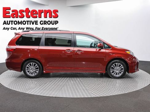 Used 2019 Toyota Sienna XLE FWD image 4