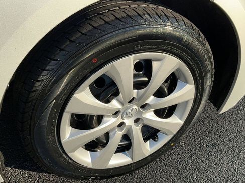 Used 2025 Toyota Corolla LE image 4