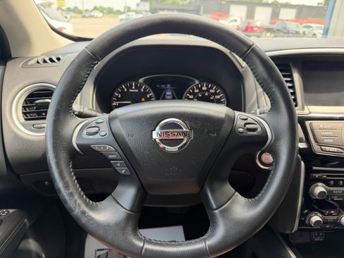 Used 2018 Nissan Pathfinder SV AWD/4WD image 5