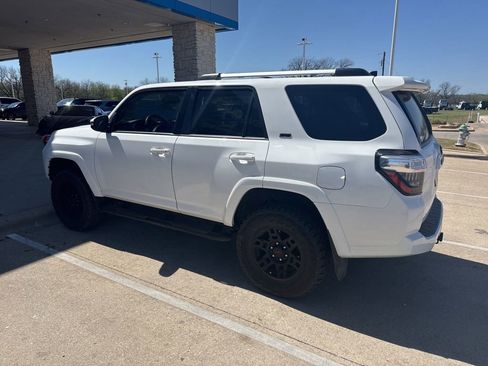 Used 2021 Toyota 4Runner SR5 Premium w/ Moonroof Package image 2