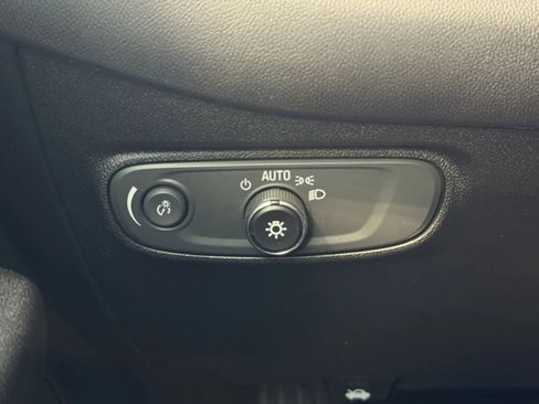 Used 2019 Chevrolet Equinox LT image 32