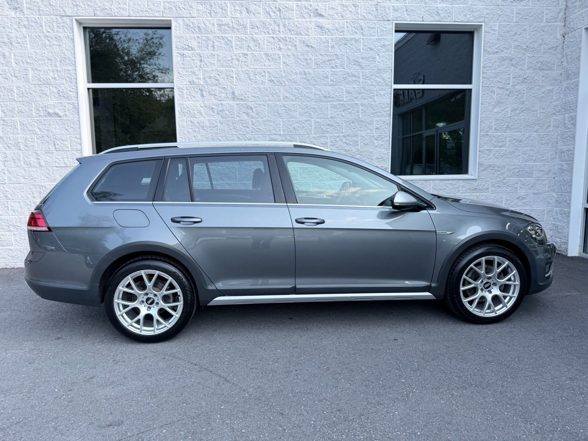 Used 2018 Volkswagen Golf Alltrack S AWD/4WD image 30