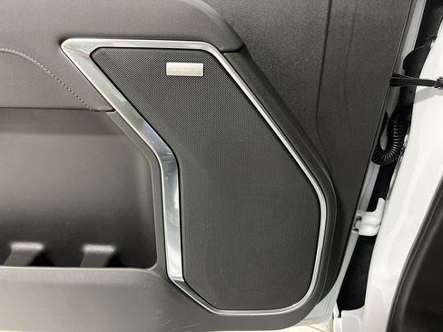 New 2026 GMC Sierra 1500 SLT image 23