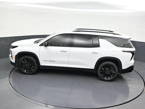 Used 2025 Chevrolet Traverse LT w/ Midnight/Sport Edition FWD image 17