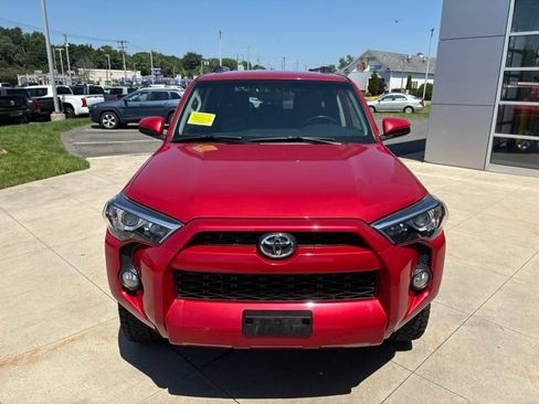 Used 2019 Toyota 4Runner SR5 AWD/4WD image 2