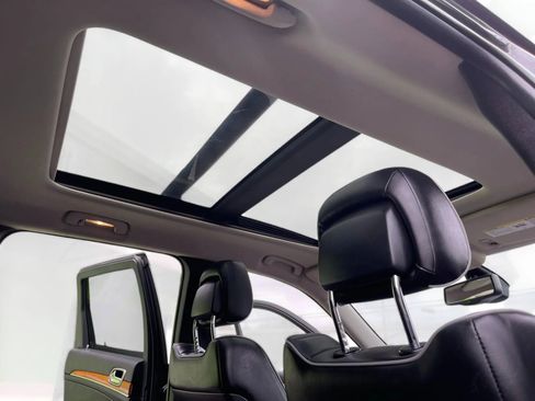 Used 2011 Jeep Grand Cherokee Overland image 18