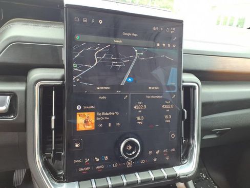 Used 2025 GMC Yukon Denali AWD/4WD image 11