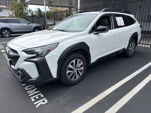 Used 2025 Subaru Outback Premium image 1