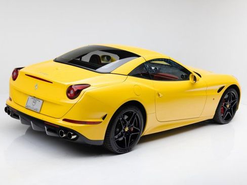 Used 2016 Ferrari California T image 19