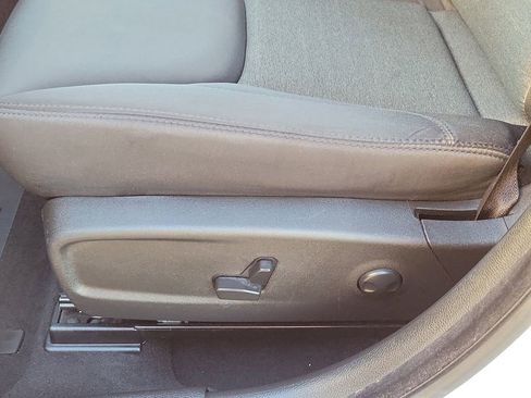 Used 2023 Chrysler 300 Touring w/ Sport Appearance Package image 13