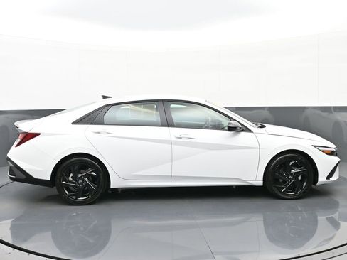 Certified 2026 Hyundai Elantra Sport FWD image 3