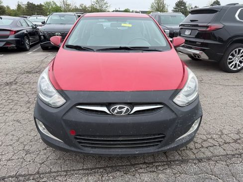 Used 2013 Hyundai Accent SE FWD image 2
