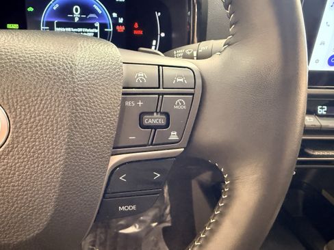 Used 2025 Toyota Camry SE FWD image 12