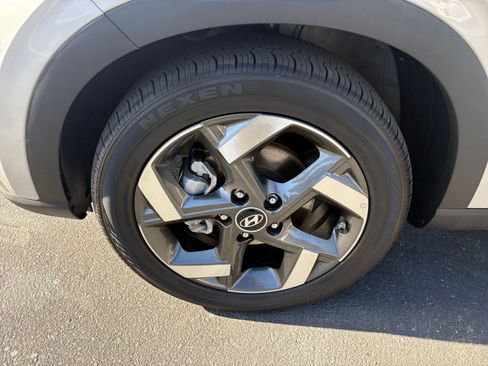 Used 2025 Hyundai Venue SEL image 31