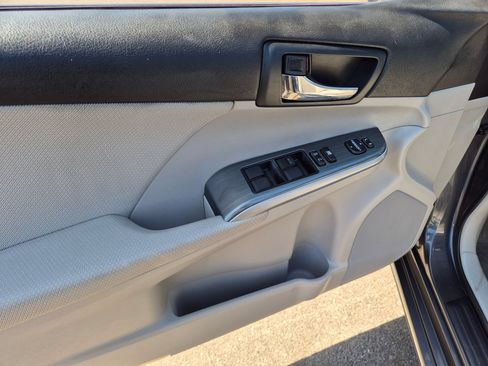 Used 2012 Toyota Camry XLE w/ Convenience Pkg FWD image 8