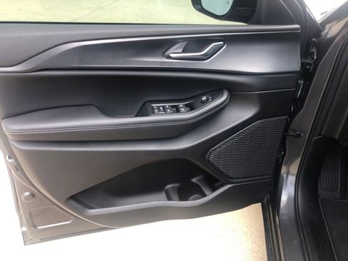 New 2025 Jeep Grand Cherokee Altitude image 10