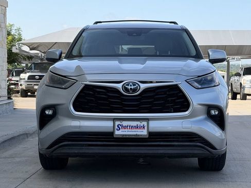 Used 2023 Toyota Highlander LE FWD image 7