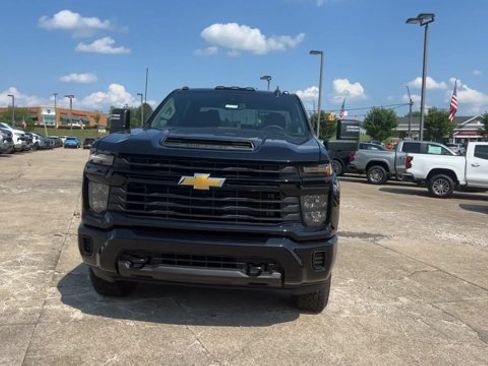 Used 2024 Chevrolet Silverado 2500 Custom w/ Custom Value Package AWD/4WD image 4