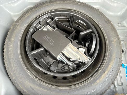 Used 2011 Mercedes-Benz E 350 Sedan image 33