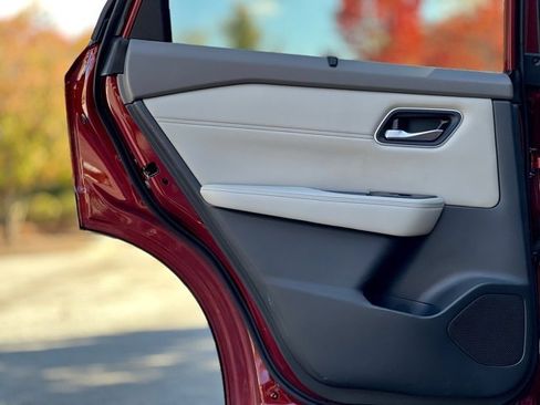 Used 2021 Nissan Rogue SL image 16