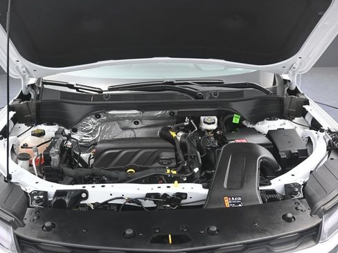 Used 2025 Chevrolet Trax LT FWD image 11