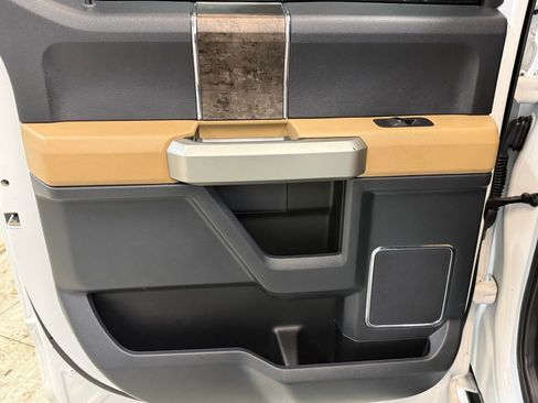 Used 2022 Ford F350 Lariat w/ Chrome Package image 23