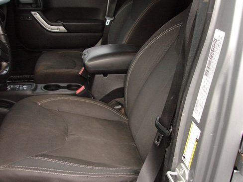 Used 2015 Jeep Wrangler Unlimited Sahara w/ Connectivity Group image 6