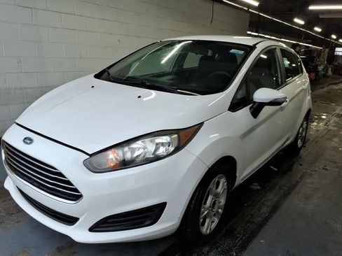 Used 2015 Ford Fiesta SE image 2