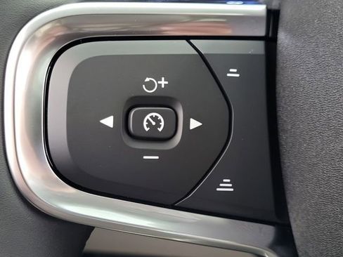 Certified 2026 Volvo XC40 B5 Plus w/ Protection Package Premier image 27