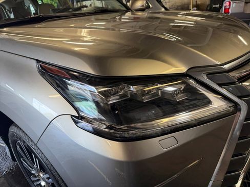 Used 2021 Lexus LX 570 4WD w/ Luxury Package image 28